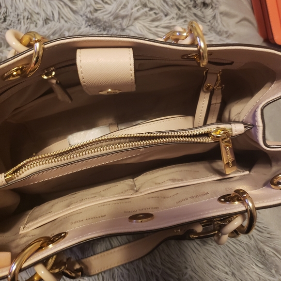 Purse - Picture 2 of 4